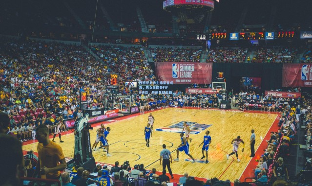 西班牙足协主席豪言成真，男女足同登FIFA榜首，开创足球史新纪元